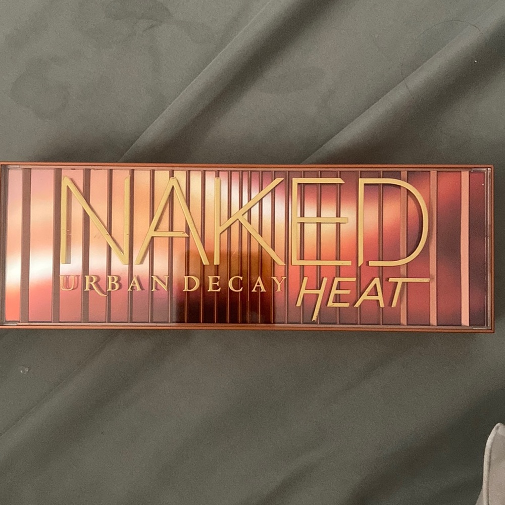 Urban Decay Naked Heat Eyeshadow Palette